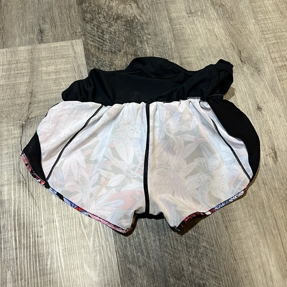 🛍️BOGO FREE Lululemon Hotty Hot Lush Lillies Multi Black size 2 - Picture 8 of 11